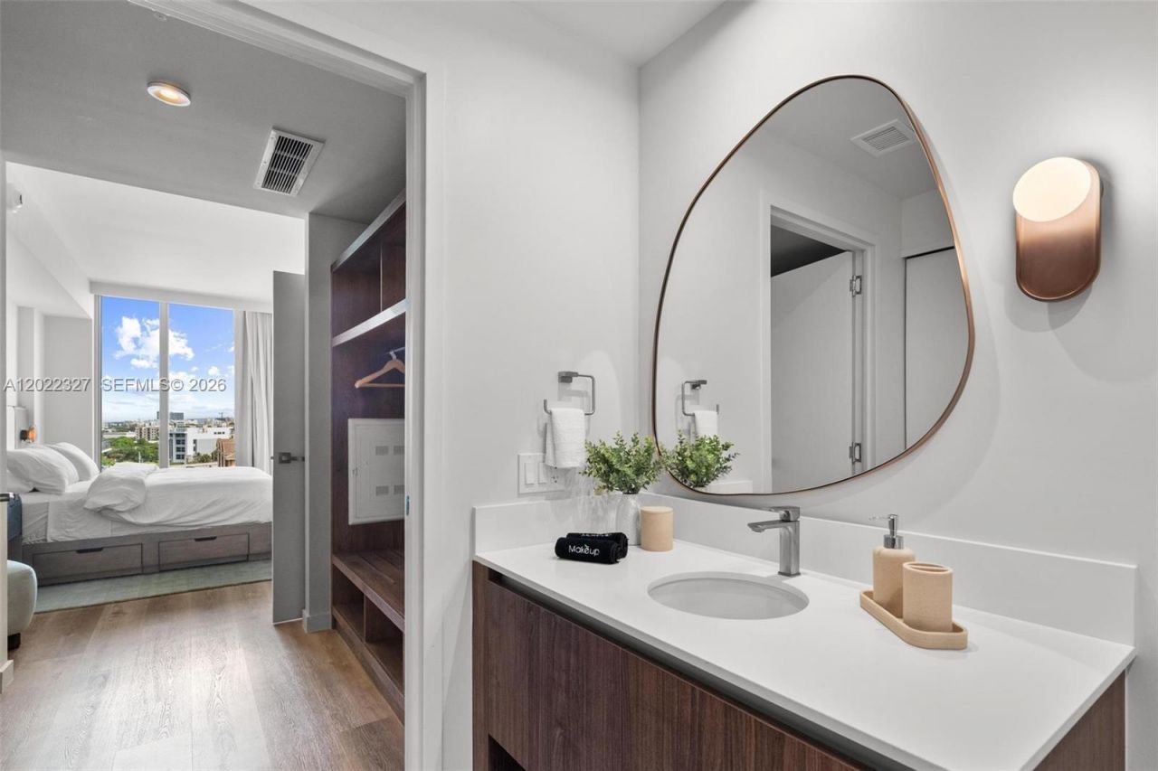 1611 SW 2nd Ave, Unit 817, Miami, FL 33129 Photo