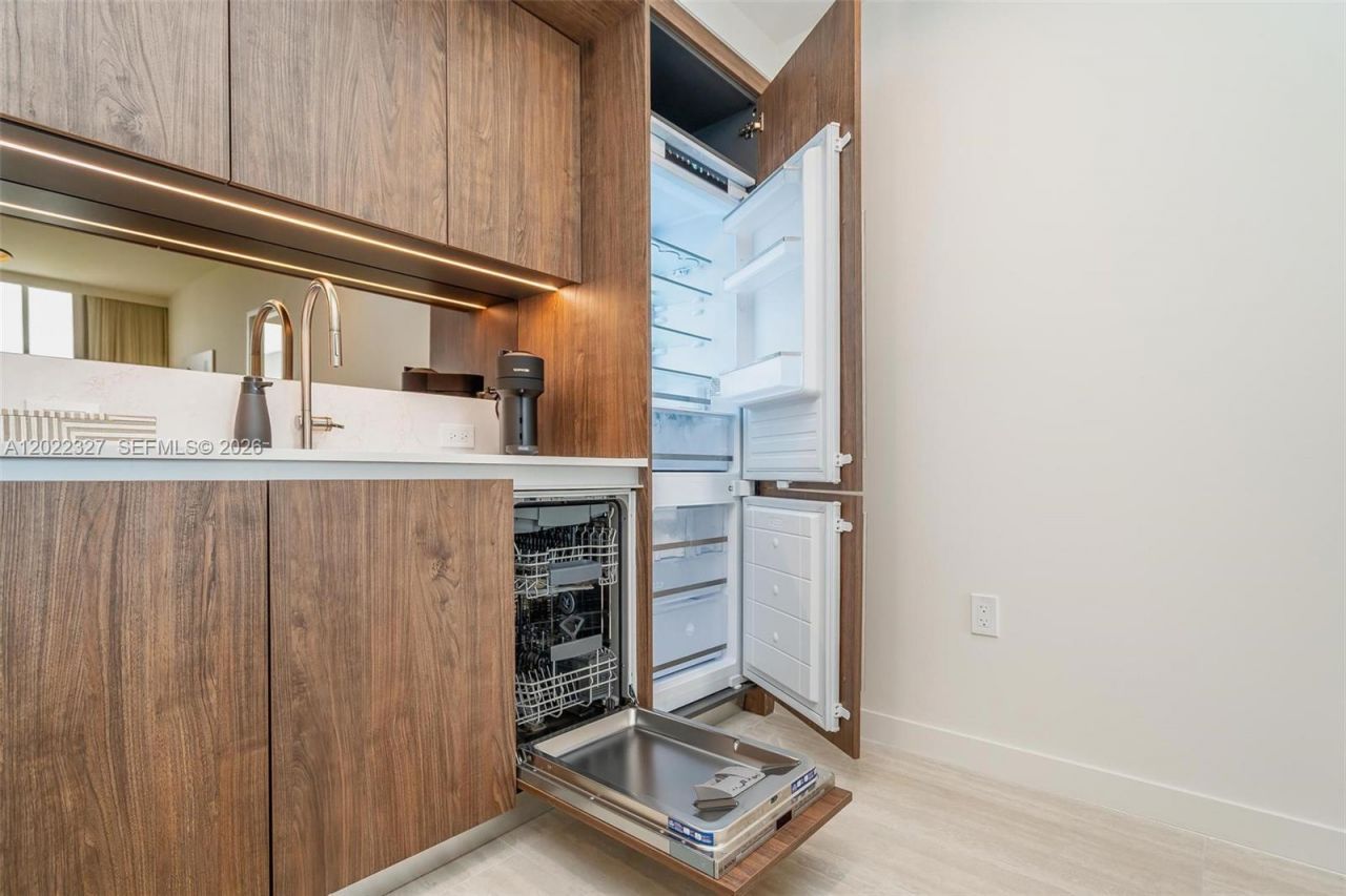 1611 SW 2nd Ave , Unit 817, Miami, FL 33129 Photo