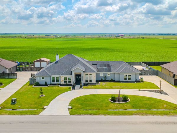 2234 Loxley Dr, Corpus Christi, TX 78415