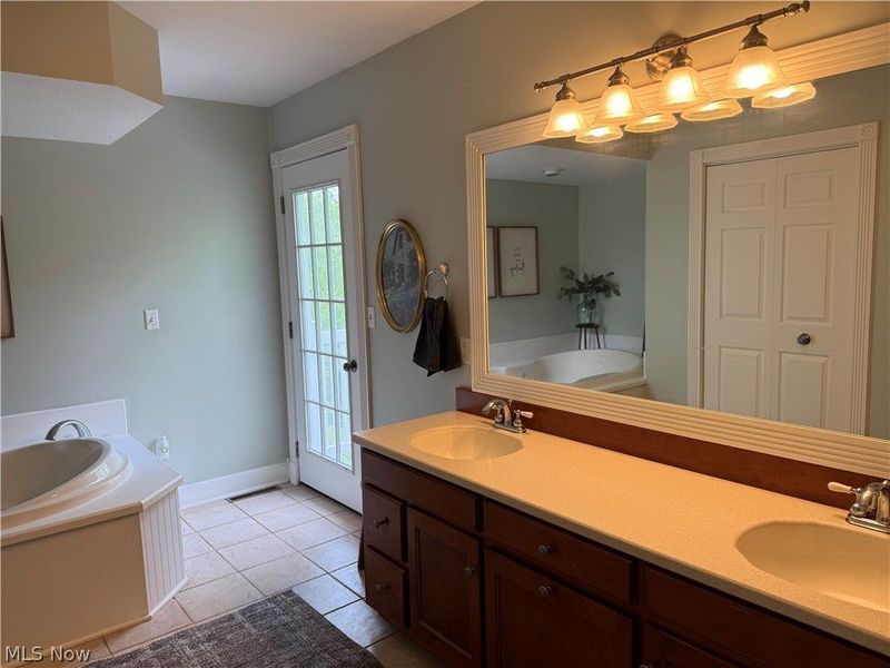 2270 Grenchen Drive, Unit 437, Millersburg, OH 44654 Photo 27