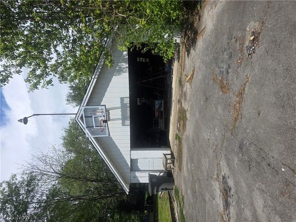 1966 Smithfield Street , Youngstown, OH 44509