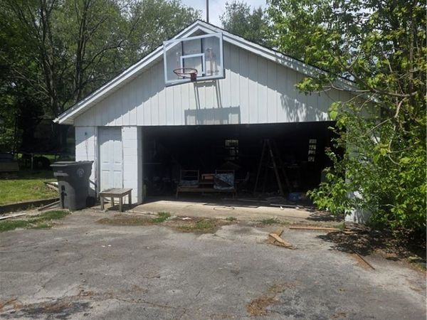 1966 Smithfield Street, Youngstown, OH 44509
