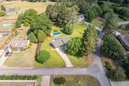 121 Ferry Drive  photo 4