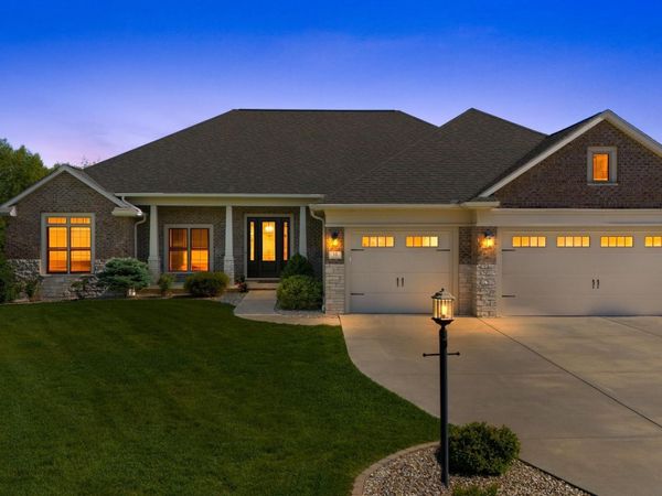 15 STREAMWOOD Court, Washington, IL 61571