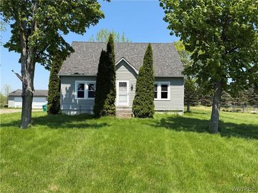 7453 Lincoln Avenue Extension, Lockport, NY 14094
