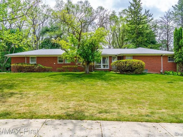33277 W 11 Mile Road, Farmington Hills, MI 48336