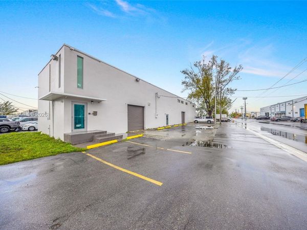 7550 W 2nd Ct , Hialeah, FL 33014