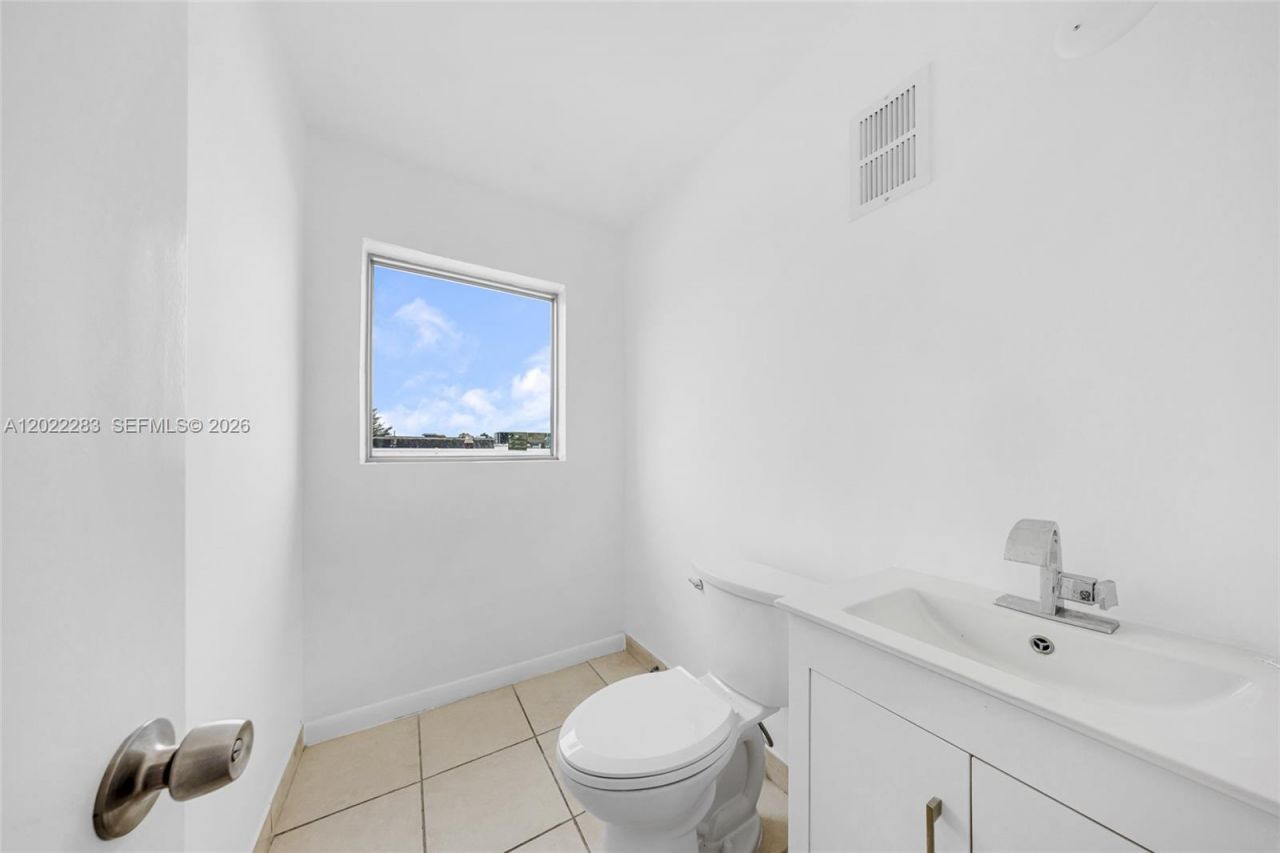 7550 W 2nd Ct , Hialeah, FL 33014 Photo