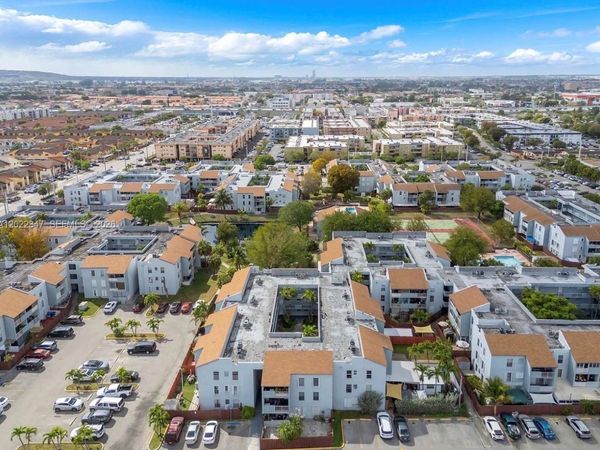 1725 W 60th St, Unit F322, Hialeah, FL 33012