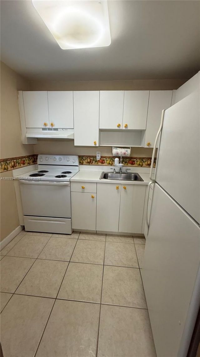 1725 W 60th St, Unit F322, Hialeah, FL 33012 Photo