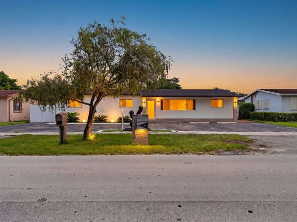 10040 SW 32nd Street, Miami, FL 33165