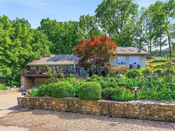 139 S Lakeshore Drive, Lake Quivira, KS 66217
