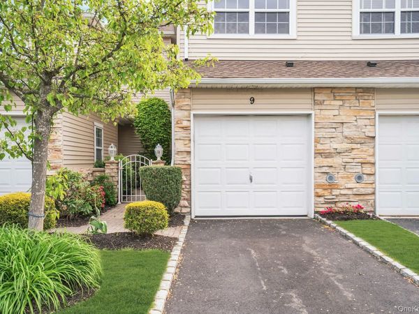9 Windwatch Drive, Hauppauge, NY 11788