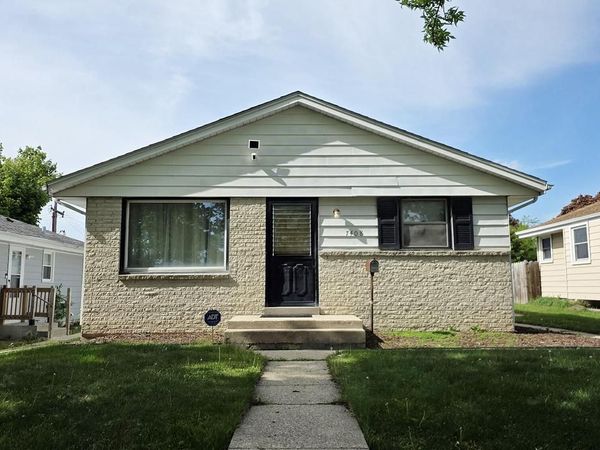 7408 W Carmen AVENUE, Milwaukee, WI 53218