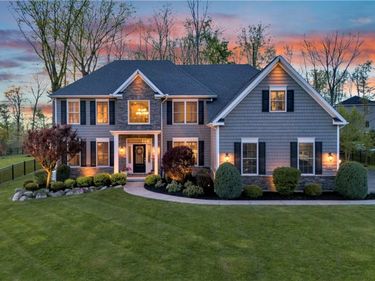 6 Hidden Oak Court, Orchard Park, NY 14127