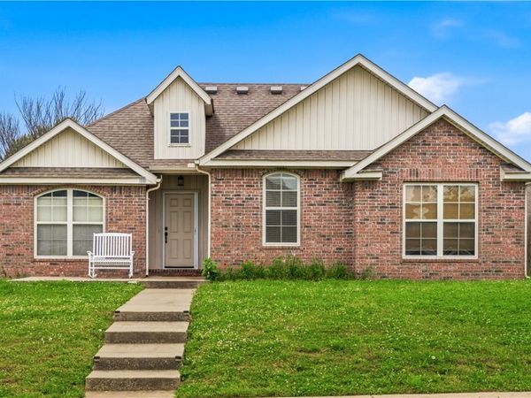 3100 Featherston Road , Bentonville, AR 72713