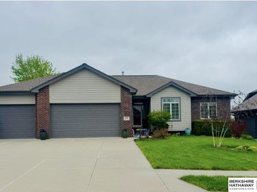 15450 Briar Street , Omaha, NE 68138