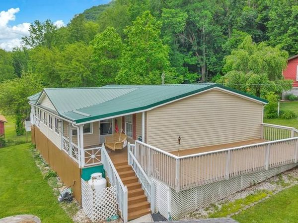 117 Cedar Street, HINTON, WV 25951