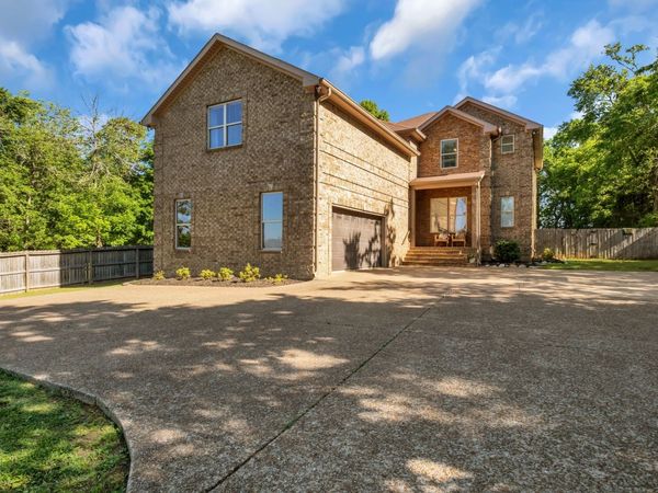 540 Peach Valley Road , Gallatin, TN 37066