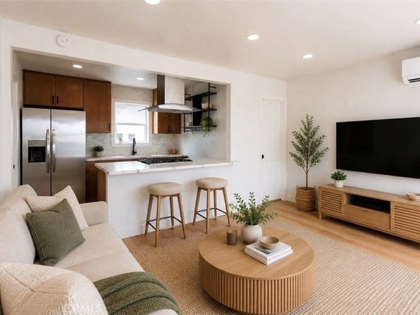 784 E Walton Street, Unit B, Signal Hill, CA 90755