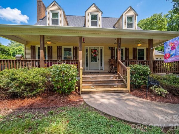 2402 Elmwood Circle, Dallas, NC 28034
