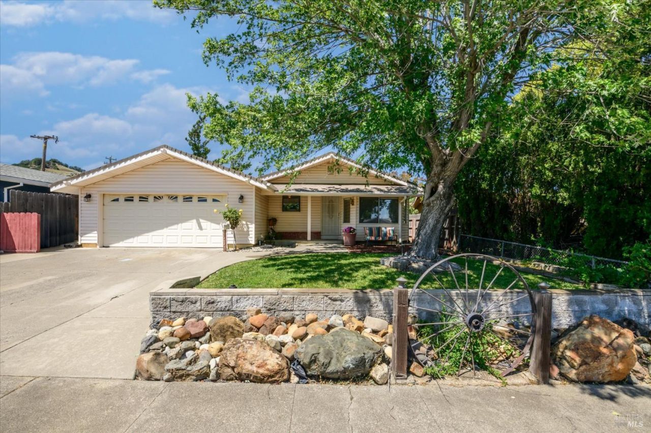 262 Markham Avenue, Vacaville, CA 95688 Main Photo