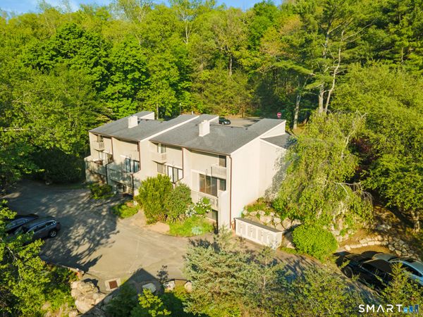 19 Clubhouse, Unit 19, Woodbury, CT 06798