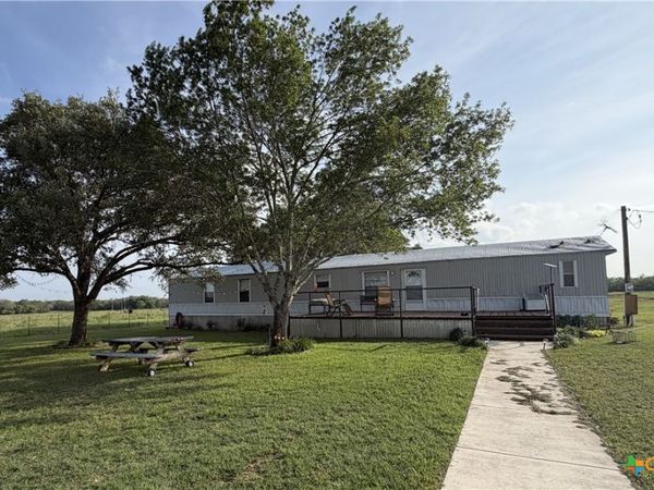 1635 County Road 409 , Stockdale, TX 78160