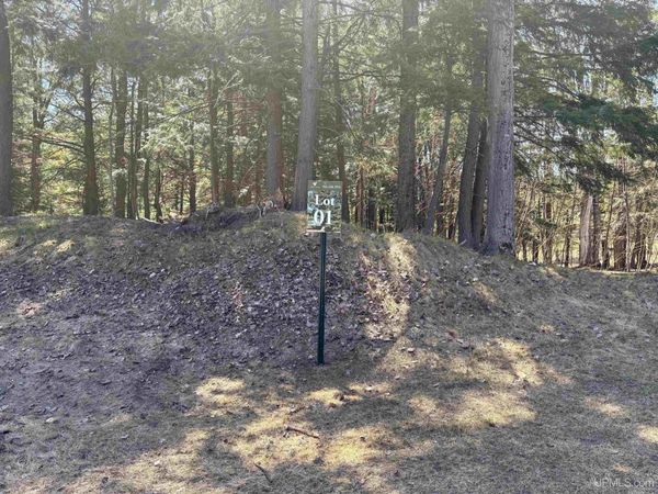 3100 Hemlock Drive, Marquette, MI 49855