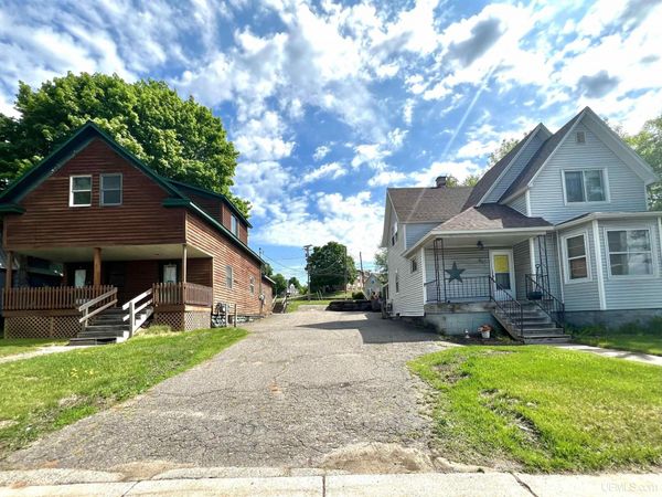 827 S Stephenson Avenue, Iron Mountain, MI 49801