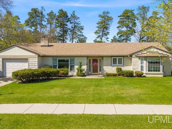 1620 S 16th Avenue, Escanaba, MI 49829