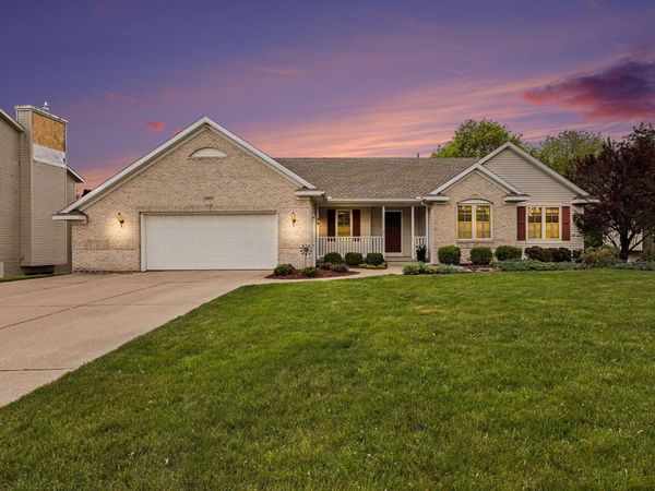 2045 Meadowdale Drive NW, Grand Rapids, MI 49504