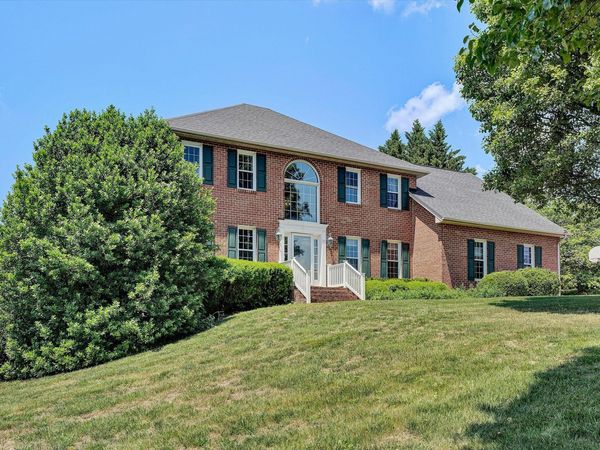 341 Sommersby LN , Troutville, VA 24175