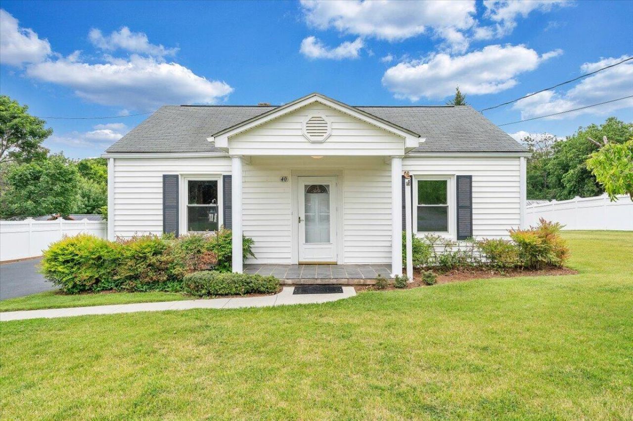40 Upland Dr , Salem, VA 24153 Main Photo