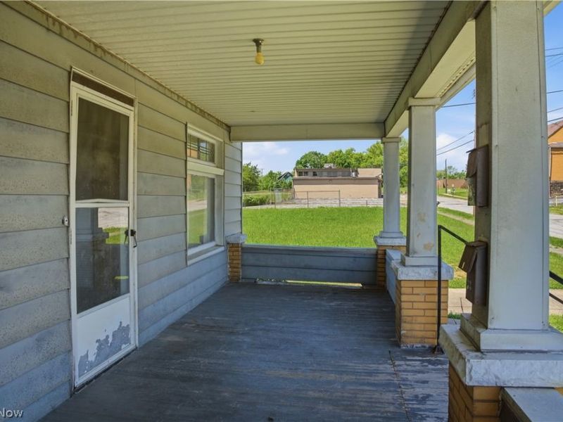 33 E Earle Avenue, Youngstown, OH 44507 Photo 4