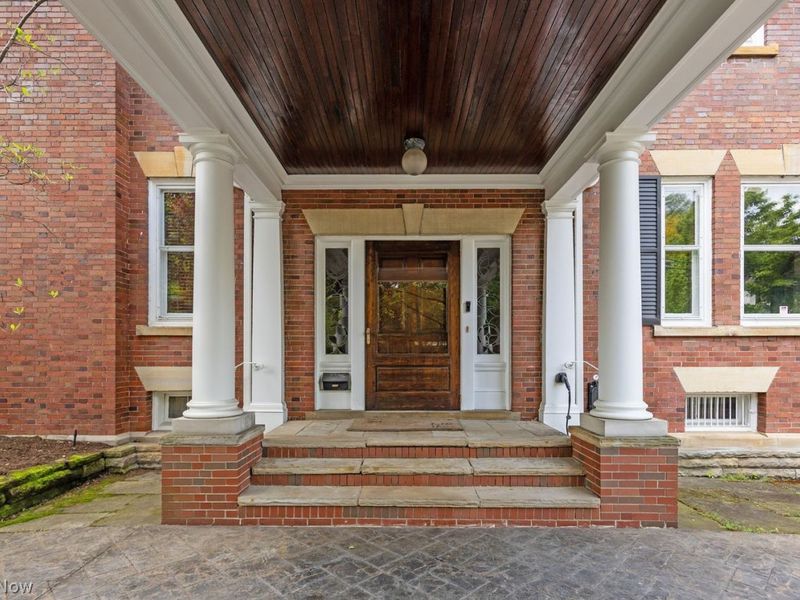 2733 E Overlook Road, Cleveland Heights, OH 44106 Photo 3
