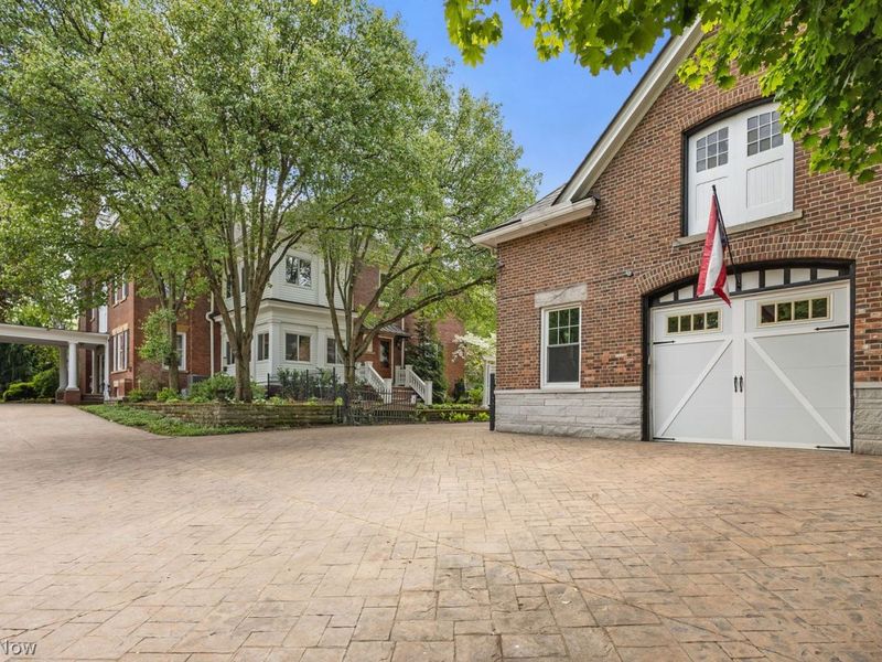 2733 E Overlook Road, Cleveland Heights, OH 44106 Photo 41