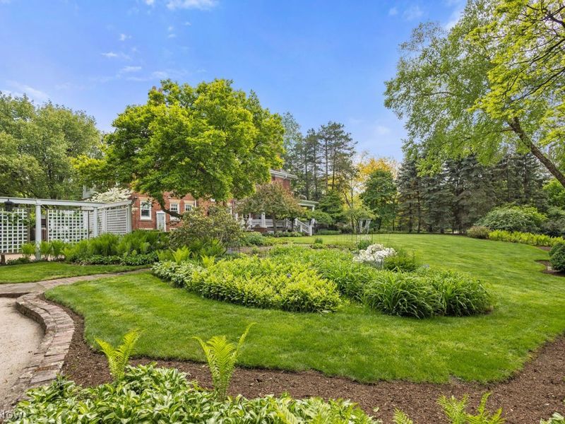 2733 E Overlook Road, Cleveland Heights, OH 44106 Photo 42