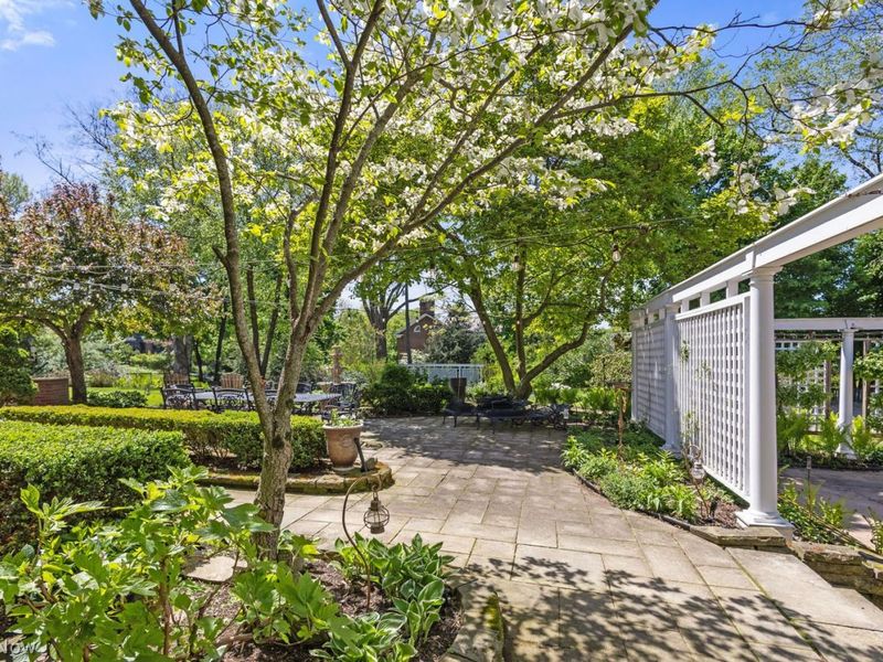 2733 E Overlook Road, Cleveland Heights, OH 44106 Photo 44