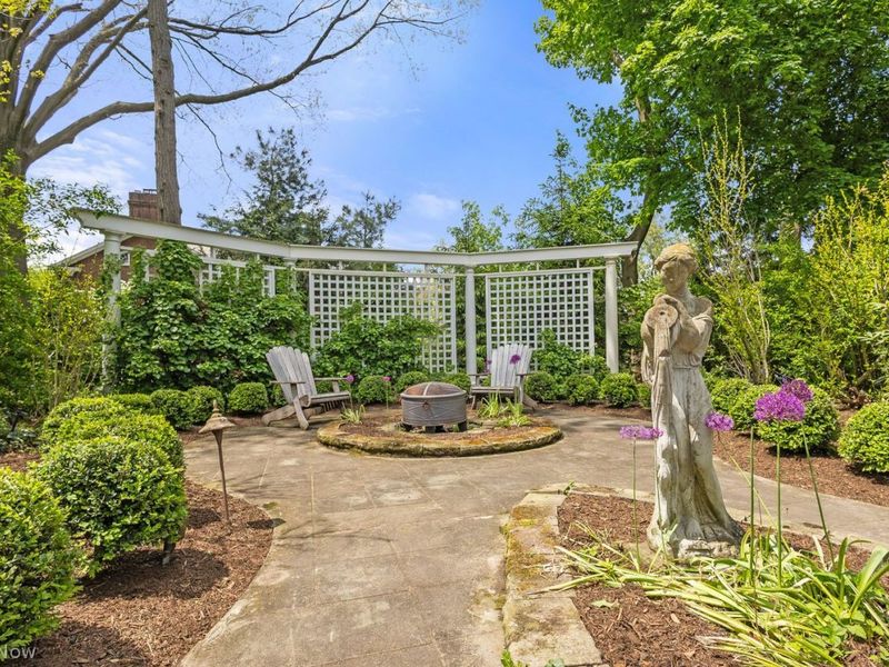 2733 E Overlook Road, Cleveland Heights, OH 44106 Photo 45