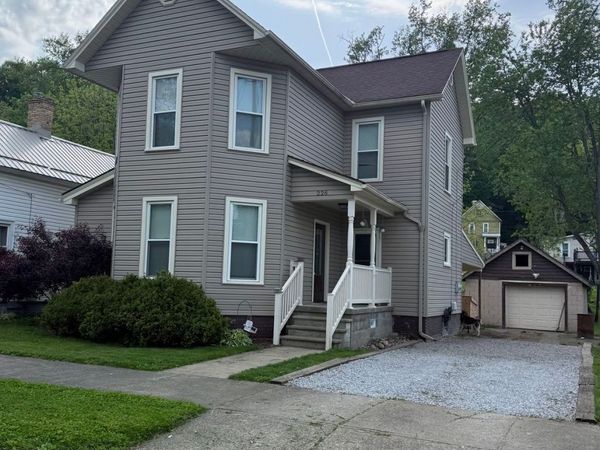 226 McConnell Street , Uhrichsville, OH 44683