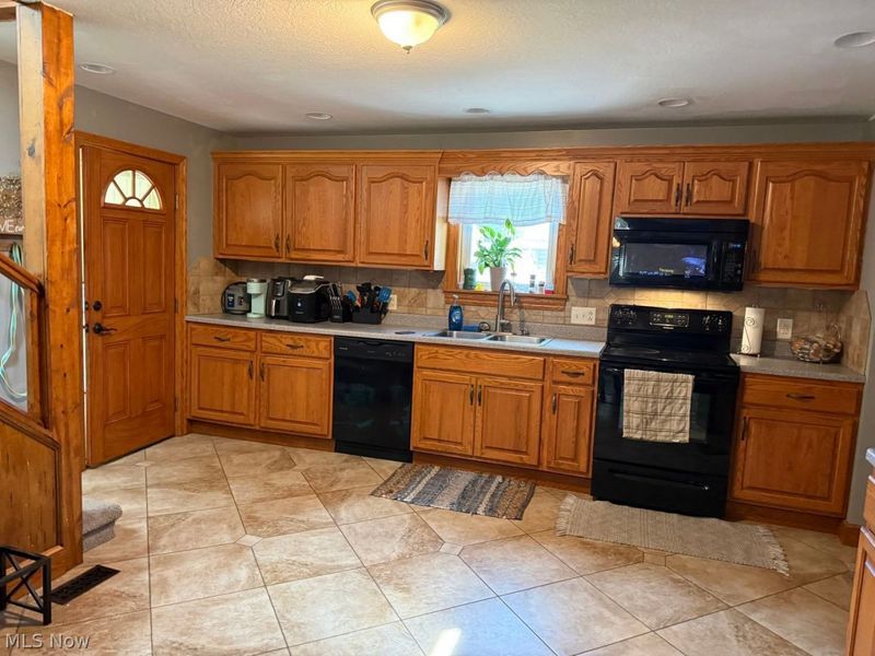 226 McConnell Street, Uhrichsville, OH 44683 Photo 2