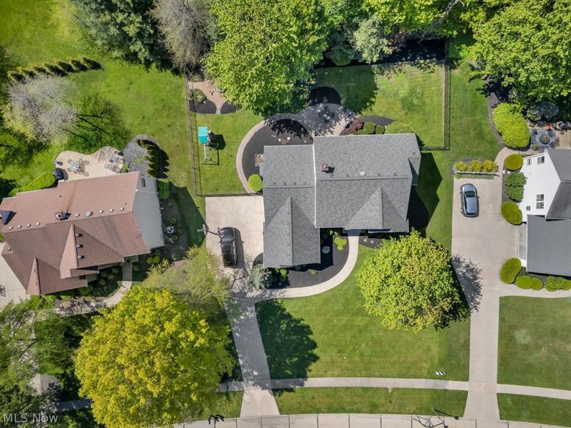 32221 Woodfield Drive, Avon Lake, OH 44012 Photo 2
