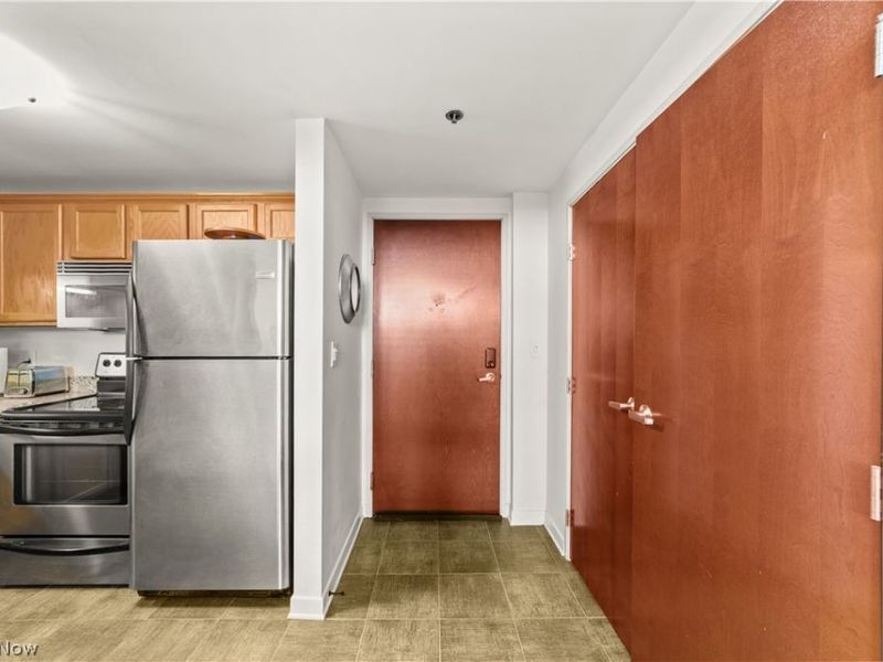1133 W 9th Street , Unit 113, Cleveland, OH 44113 Photo 2