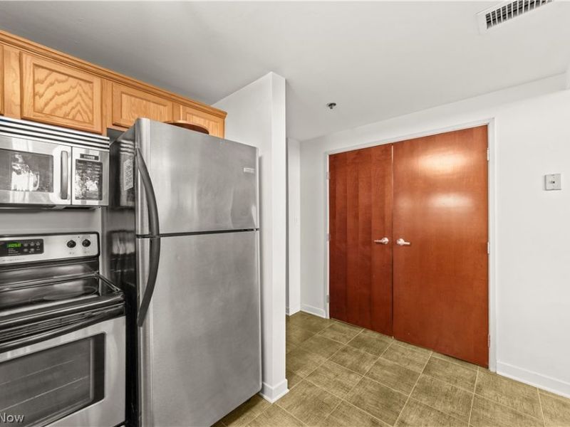 1133 W 9th Street , Unit 113, Cleveland, OH 44113 Photo 8