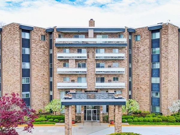 2112 Acacia Park Drive , Unit 309, Lyndhurst, OH 44124