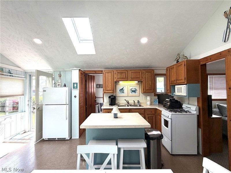 4881 Fess Drive, Geneva on the Lake, OH 44041 Photo 8