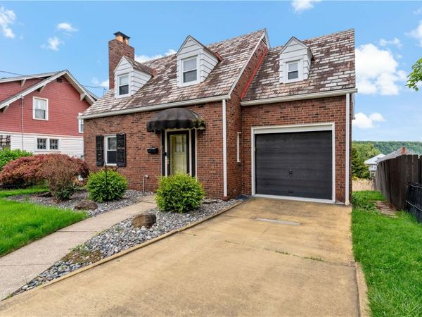 415 Pershing Dr, New Kensington, PA 15068