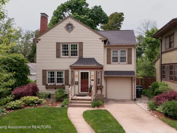 225 Chesterfield Parkway, East Lansing, MI 48823