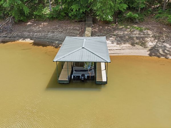 237 Waters Edge Court, Martin, GA 30557